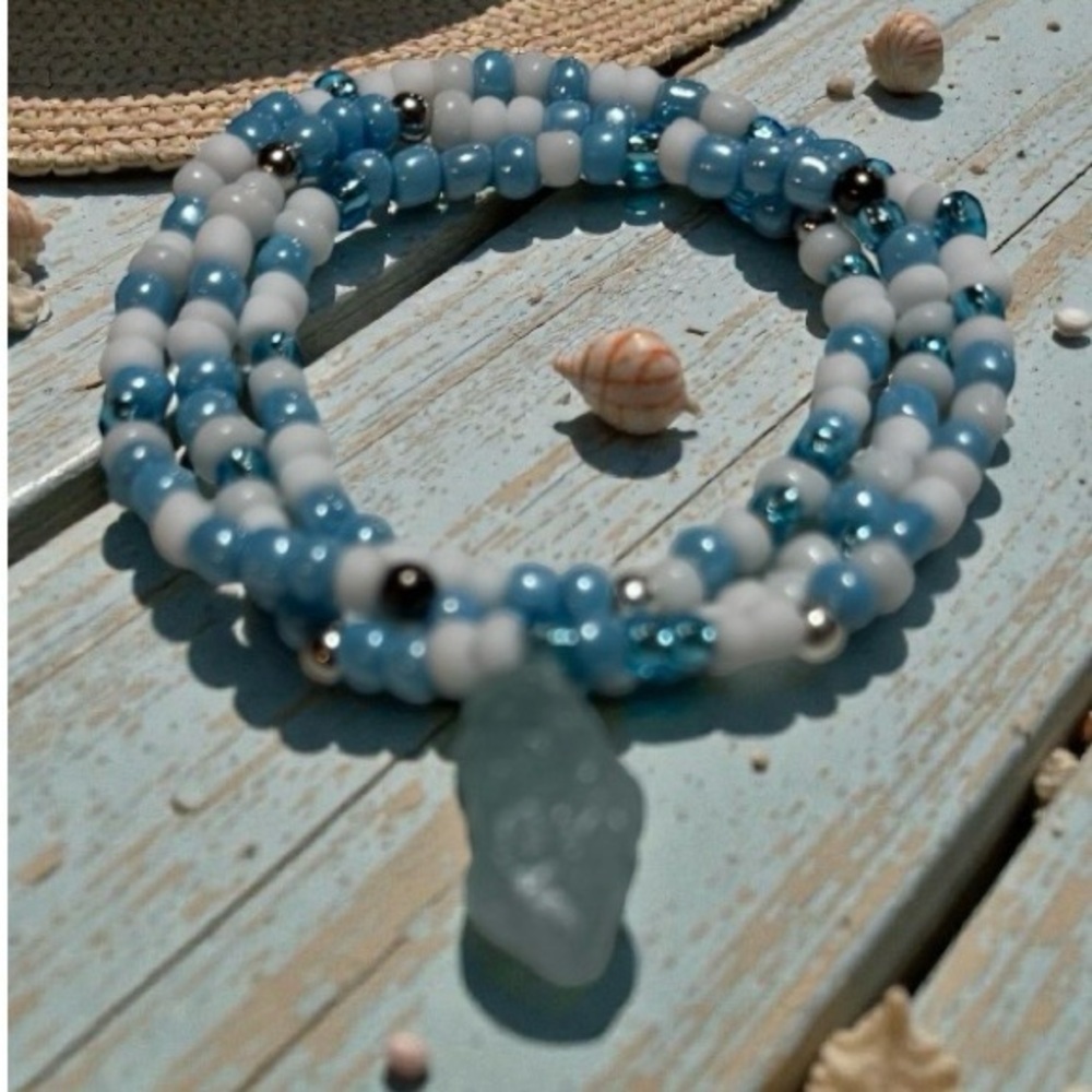 Handmade Blue & White Beaded Wrap Bracelet with Aquamarine Pendant - Picture 4 of 5